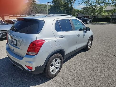 Used 2017 Chevrolet Trax LT w/ LT Convenience Package image 5
