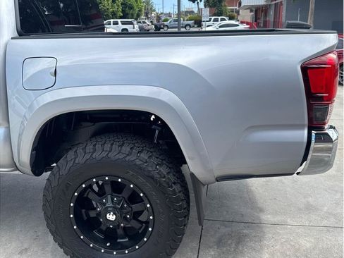 Used 2018 Toyota Tacoma SR5 RWD image 39