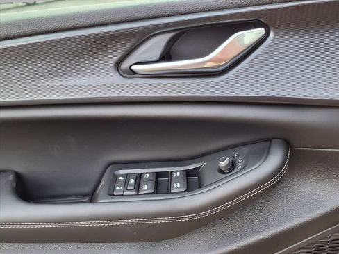 New 2025 Jeep Grand Cherokee Laredo w/ Luxury Tech Group I image 17