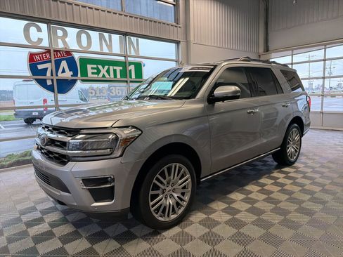 Used 2024 Ford Expedition Limited AWD/4WD image 3