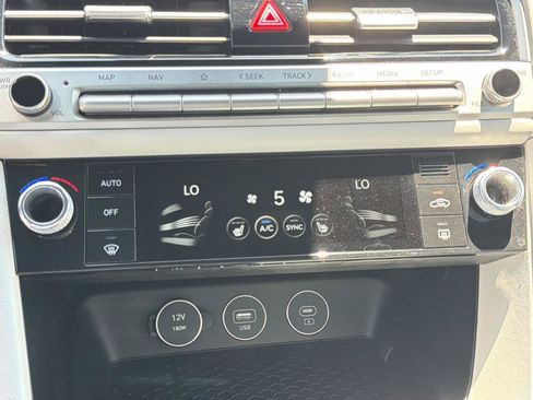 Used 2025 Genesis G70 2.5T RWD image 14