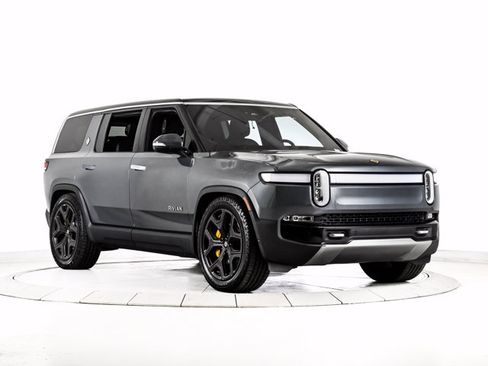 Used 2024 Rivian R1S Adventure AWD/4WD image 3
