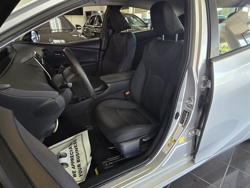 Used 2016 Toyota Prius Two FWD image 10