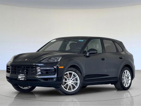 Used 2025 Porsche Cayenne image 1