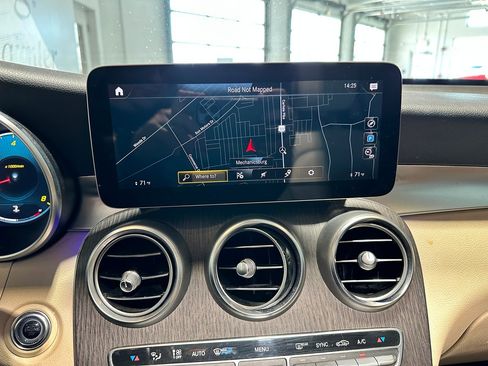 Used 2020 Mercedes-Benz GLC 300 4MATIC image 9