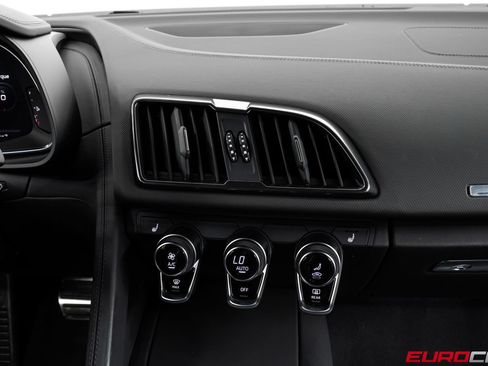 Used 2021 Audi R8 V10 w/ Premium Package RWD image 29
