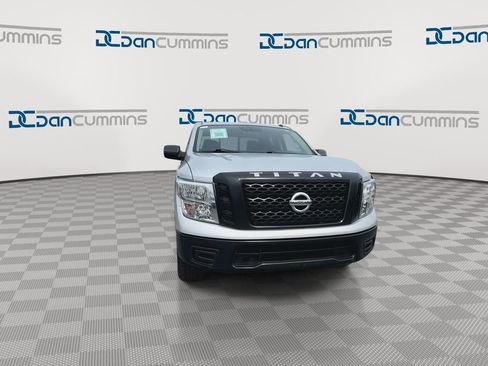 Used 2019 Nissan Titan S image 3