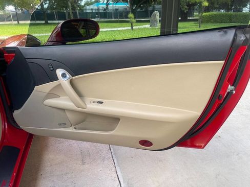 Used 2005 Chevrolet Corvette Coupe w/ Preferred Equipment Group RWD image 13