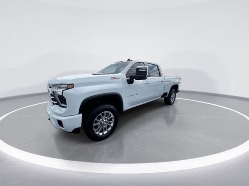Used 2025 Chevrolet Silverado 2500 LT w/ Z71 Chrome Sport Edition image 4