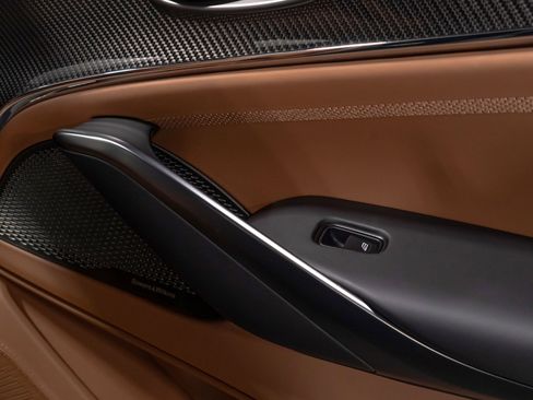 Used 2025 Aston Martin DBX 707 image 65