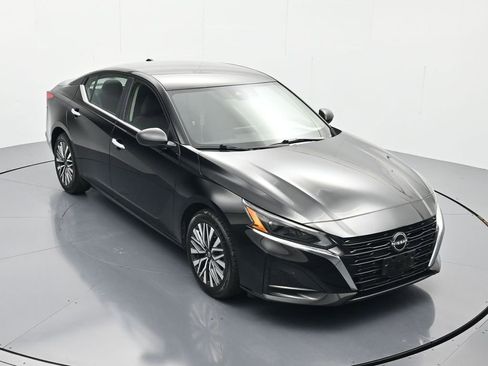 Used 2024 Nissan Altima 2.5 SV FWD image 29