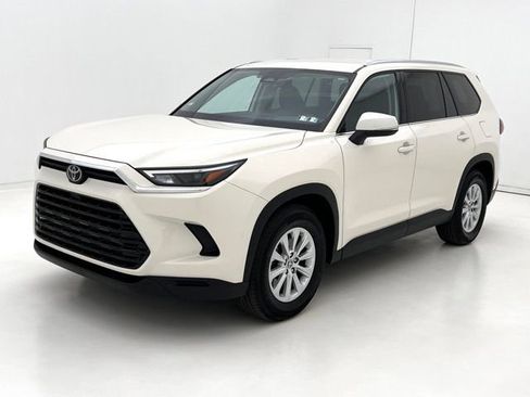 Used 2024 Toyota Grand Highlander AWD image 4