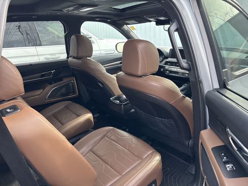 Used 2022 Kia Telluride SX w/ SX Prestige Package image 6