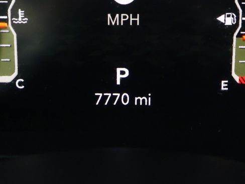 Used 2024 Jeep Wrangler Unlimited Rubicon w/ Technology Group image 33