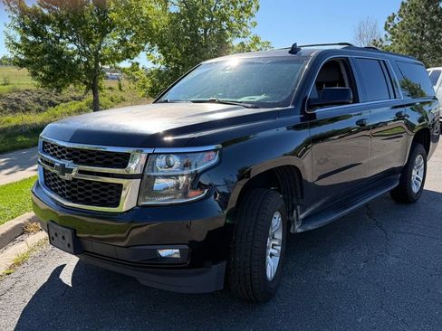Used 2017 Chevrolet Suburban LT w/ Luxury Package AWD/4WD image 2