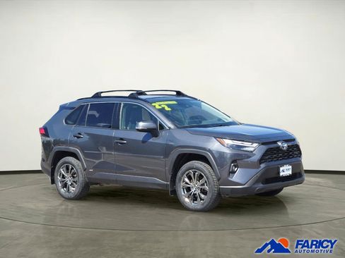 Used 2022 Toyota RAV4 XLE Premium AWD/4WD image 7