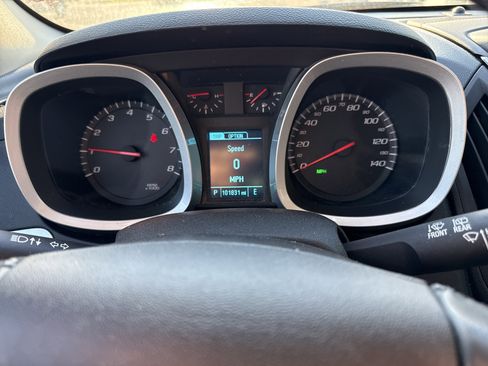 Used 2017 Chevrolet Equinox LT w/ Convenience Package FWD image 4