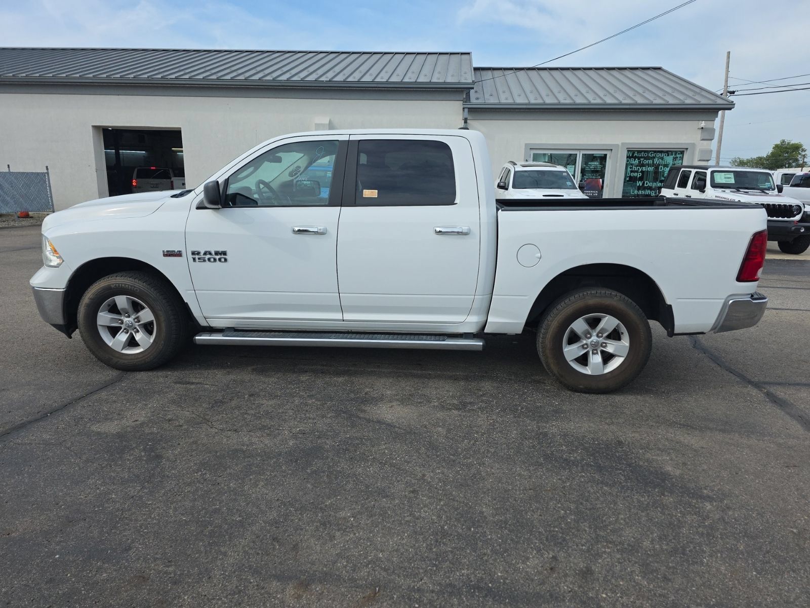 Used 2018 RAM 1500 Classic SLT AWD/4WD image 7