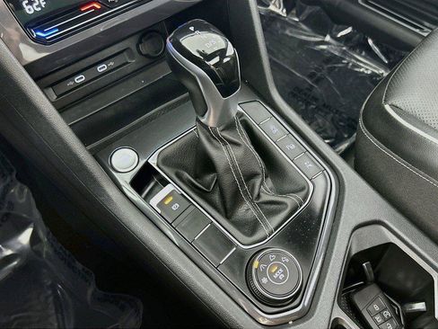 Certified 2022 Volkswagen Tiguan SEL R-Line AWD/4WD image 17