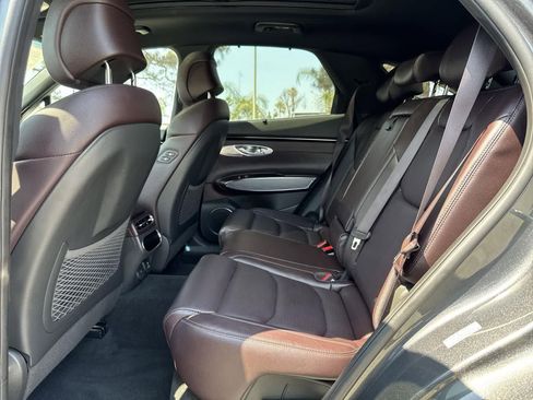 Used 2022 Genesis GV70 2.5T w/ Advanced Package image 27