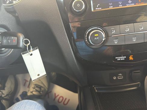 Used 2019 Nissan Rogue S w/ Special Edition Package FWD image 23