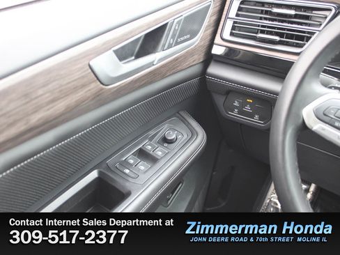 Used 2024 Volkswagen Atlas SEL Premium R-Line image 16