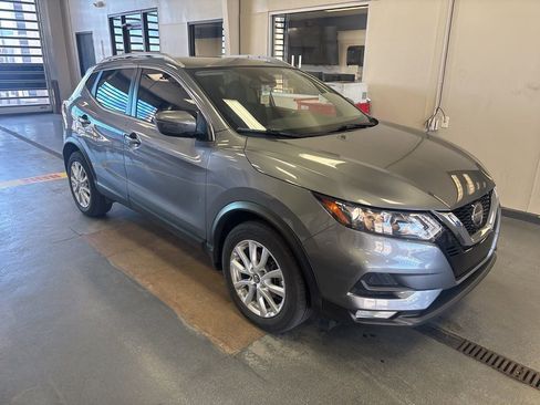 Used 2021 Nissan Rogue Sport SV image 1