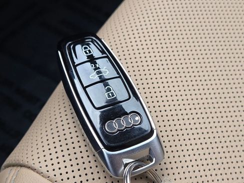 Used 2025 Audi Q7 3.0T Premium Plus AWD/4WD image 44