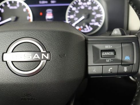 Used 2025 Nissan Rogue SV FWD image 9