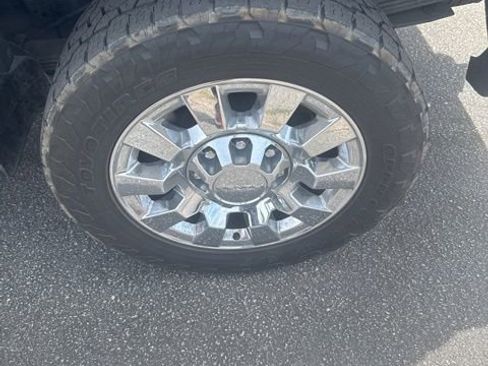 Used 2018 GMC Sierra 2500 Denali w/ Duramax Plus Package AWD/4WD image 15