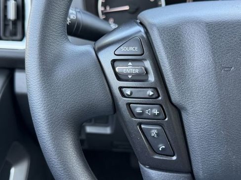 Certified 2025 Nissan Frontier SV w/ Tow Package RWD image 17