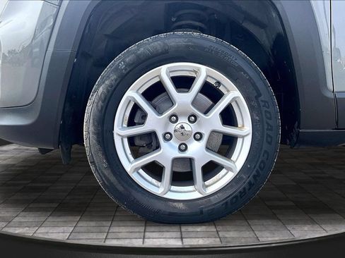 Used 2020 Jeep Renegade Latitude w/ Cold Weather Group AWD/4WD image 9