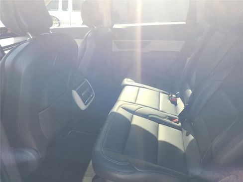 Used 2025 Lincoln Nautilus Premier image 17