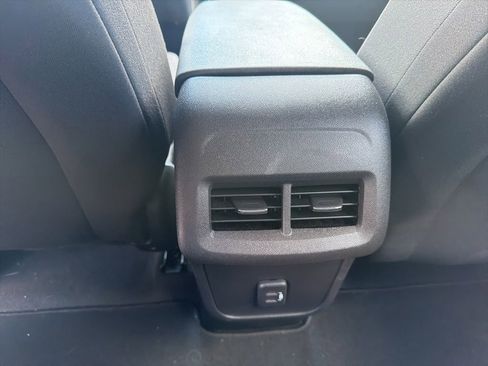 Used 2024 Chevrolet Equinox LT FWD image 12