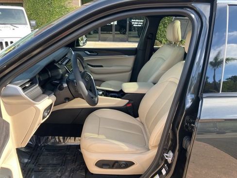 Used 2023 Jeep Grand Cherokee L Limited w/ Luxury Tech Group II image 12