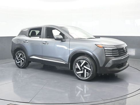 Used 2025 Nissan Kicks SV image 8