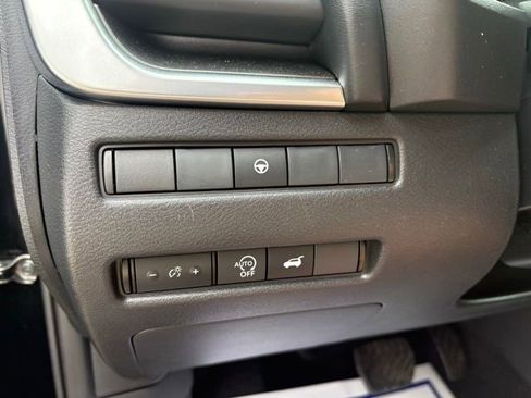 Used 2024 Nissan Rogue SV FWD image 24