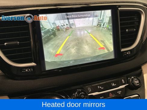 Used 2024 Chrysler Pacifica Touring-L FWD image 20