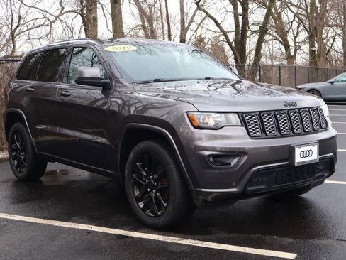 Used 2019 Jeep Grand Cherokee Altitude image 10