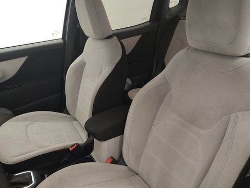 Used 2020 Jeep Renegade Latitude w/ Safety & Security Group II FWD image 17