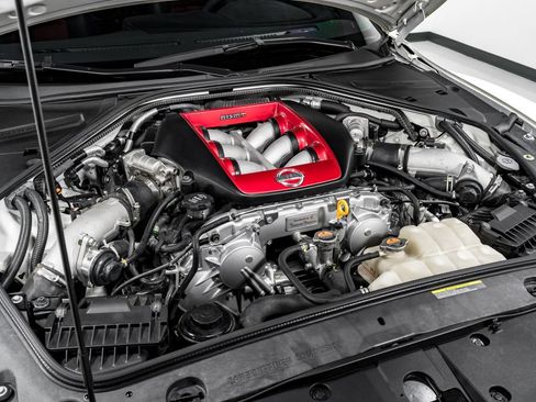 Used 2016 Nissan GT-R NISMO AWD/4WD image 39