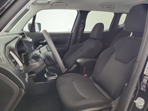 Used 2023 Jeep Renegade Latitude AWD/4WD image 17
