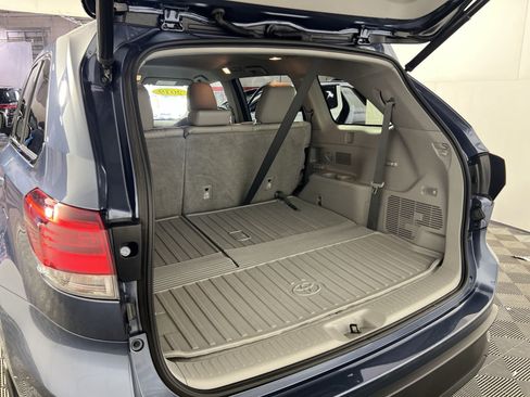 Used 2019 Toyota Highlander Plus AWD/4WD image 27