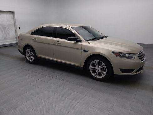 Used 2018 Ford Taurus SE FWD image 11