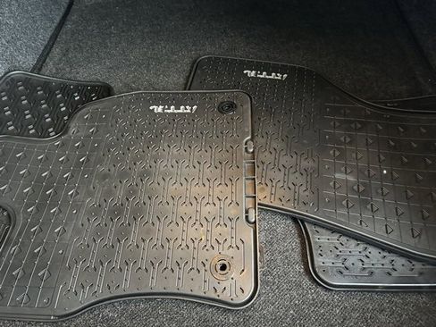 Certified 2020 Volkswagen Jetta R-Line w/ R-Line Cold Weather Package image 18