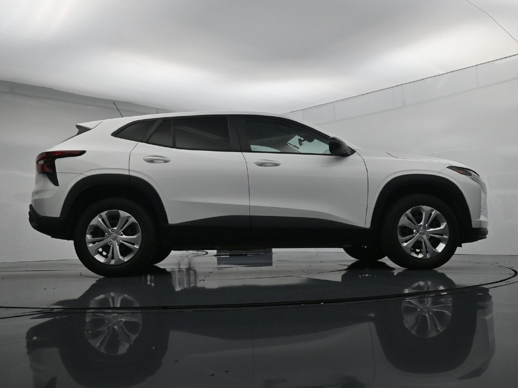 Used 2024 Chevrolet Trax LS FWD image 38