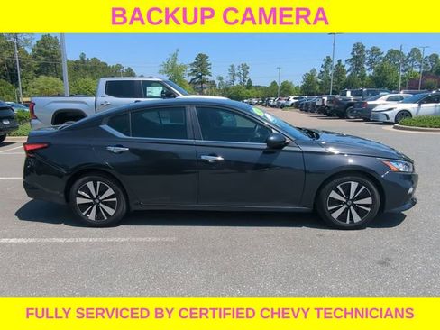 Used 2021 Nissan Altima 2.5 SV FWD image 4