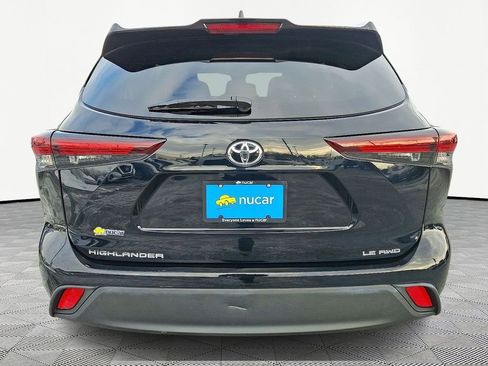 Used 2024 Toyota Highlander LE AWD/4WD image 6