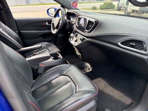 Used 2019 Chrysler Pacifica Limited w/ Advanced Safetytec Group image 46