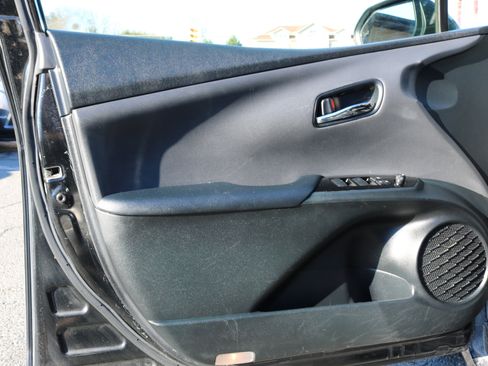 Used 2022 Toyota Prius LE image 9